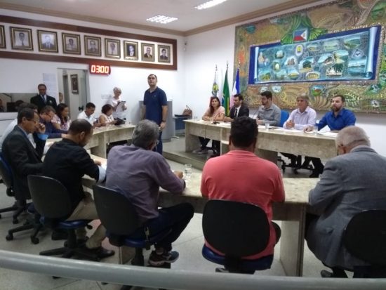 coletiva - "O prefeito não receberá mais cheque em branco para o orçamento", disseram vereadores durante coletiva em Guarapari