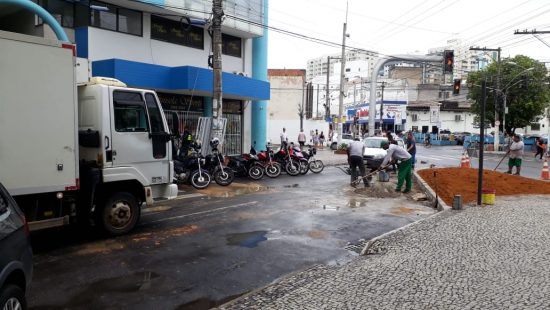 mudança no trânsito 1 - Inversão em rua do Centro deixa motoristas confusos em Guarapari