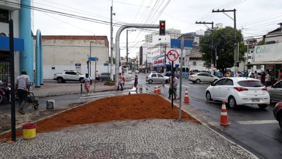 mudança no trânsito 2 - Inversão em rua do Centro deixa motoristas confusos em Guarapari