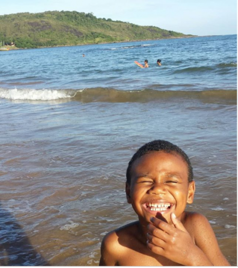 Oftalmologista alerta sobre cuidados com os olhos das crianças no verão 1 olhos criança verão