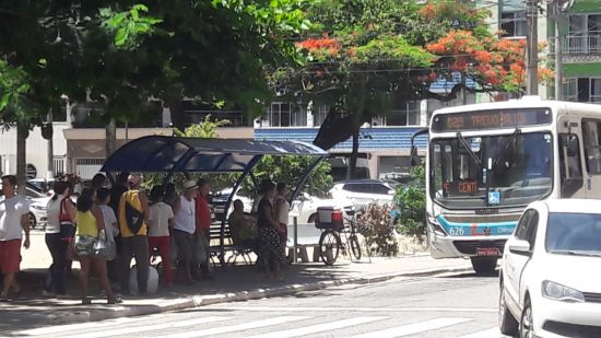 20190112 120814 - Moradores de Guarapari reclamam de demora dos ônibus no verão