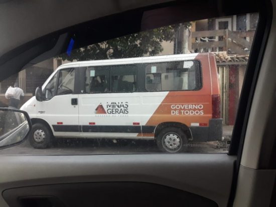 Morador questiona uso de veículo com identificação do governo mineiro em Guarapari 1 Ducato Minas 2