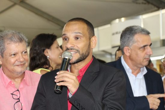 IMG 7992 - Casagrande visita feira e faz primeira agenda externa como governador em Guarapari