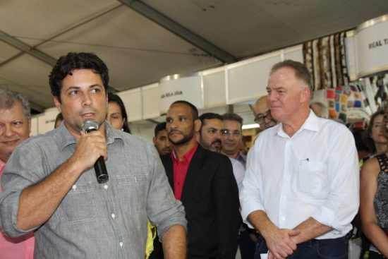IMG 8009 - Casagrande visita feira e faz primeira agenda externa como governador em Guarapari