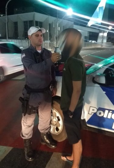 Dois indivíduos detidos em ação da PM no trânsito de Guarapari