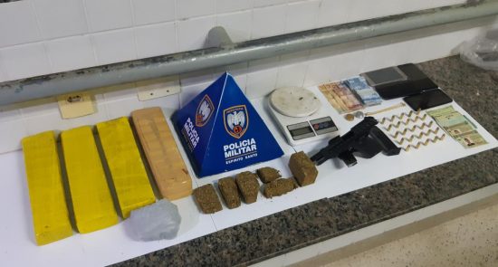 Quadrilha é detida com arma e drogas em Guarapari