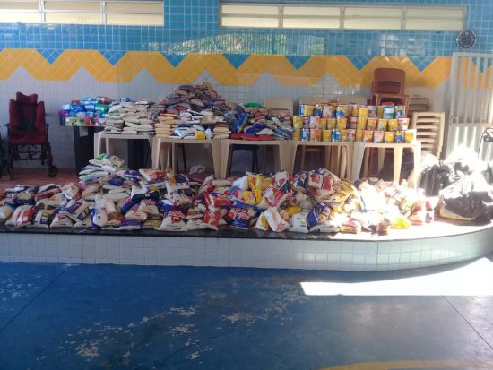 Aproximadamente 13 toneladas de alimentos e R$50 mil foram arrecadados e doados pelo Multiplace Mais em Guarapari