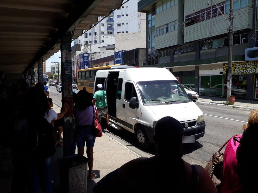 Você utiliza vans? Moradores de Guarapari relatam problemas no transporte