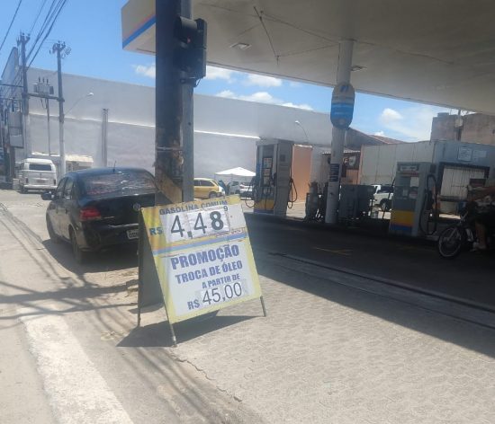 Litro da gasolina em postos de Guarapari tem variação de R$ 0,21