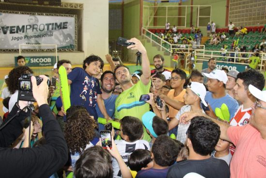 Falcão lota ginásio e emociona fã em Anchieta 2 IMG 9180