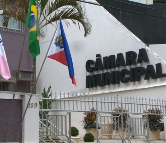 camara 1 - Prefeito tenta retirar obrigatoriedade de convocação na Câmara de Guarapari