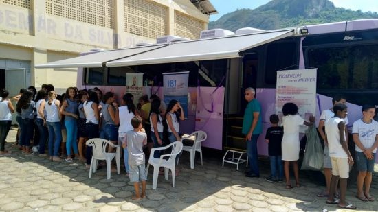 Guarapari recebe ônibus de atendimento à mulher do campo 1 ônibus lilás pancas