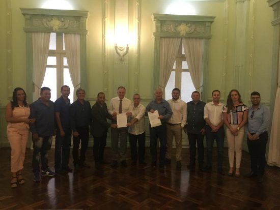 Vereadores se reúnem com Casagrande e levam demandas de Guarapari para o governo 3 IMG 20190506 WA0025