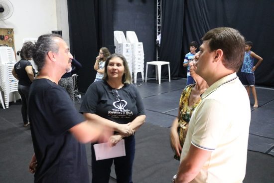 Visita Grupo Rerigtiba reduzido - Vereador propõe reconhecer Anchieta como berço do Teatro brasileiro