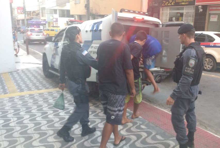 PM detém indivíduos por tráfico de drogas em operação no Centro de Guarapari 1 WhatsApp Image 2019 05 29 at 17.29.51