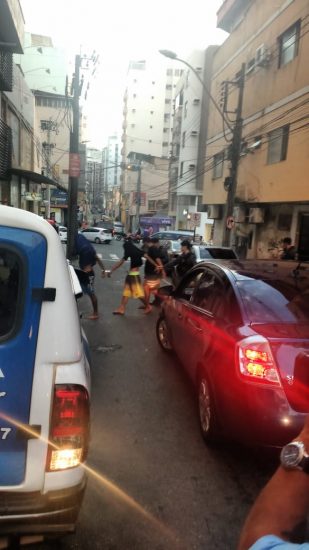 PM detém indivíduos por tráfico de drogas em operação no Centro de Guarapari 3 WhatsApp Image 2019 05 29 at 17.30.18