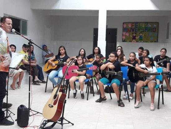 anjos5 - Projeto social no bairro Coroado oferece aulas gratuitas de violão em Guarapari