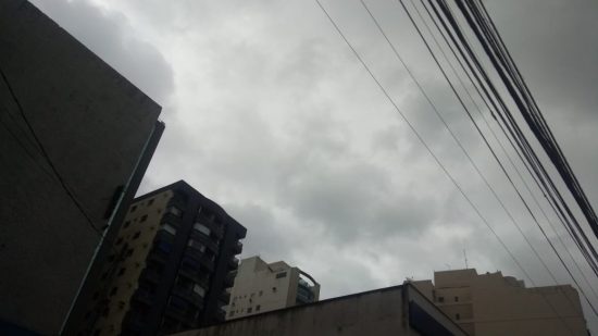 tempo chuvoso - Chuva não dá trégua em Guarapari e deve continuar até domingo