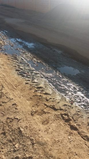 EsgotoReclamação5 - Vazamento de esgoto incomoda moradora de Barro Branco em Guarapari