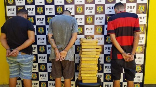 prf detidos - Indivíduos são detidos com 56 tabletes de maconha em Guarapari