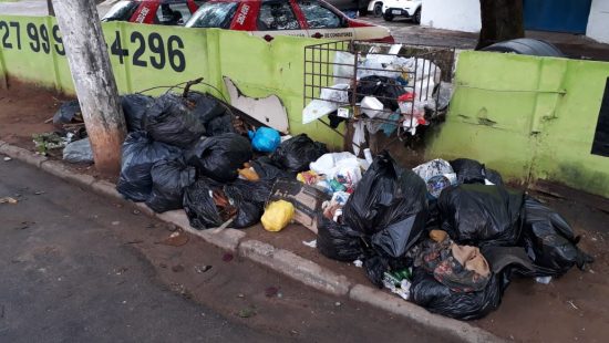 Lixo São Judas - Justiça determina que motoristas coletores de lixo ligados ao Sintrovig mantenham 50% das atividades