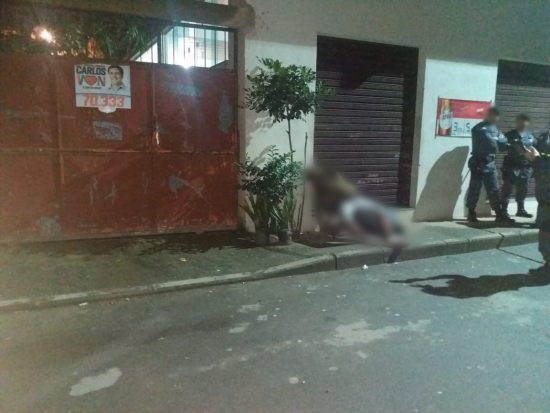 folhaonline tiros - Polícia investiga assassinato de dois homens em Setiba, Guarapari