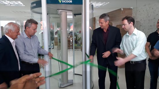 Sicoob inaugura agência mais ampla e com novo conceito em Anchieta