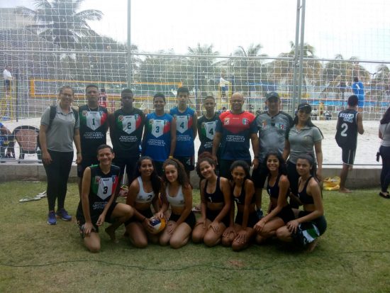 Cerca de 120 atletas estão disputando as finais do vôlei de praia nos jogos escolares em Guarapari