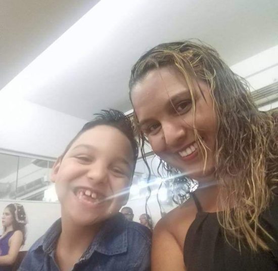 Mãe de Guarapari faz rifa para custear despesas em busca de tratamento para o filho com paralisia cerebral