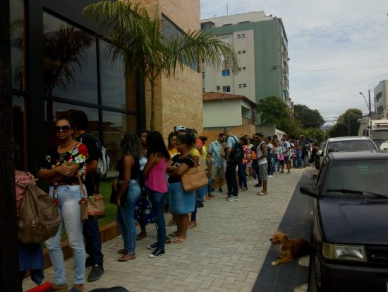 Pré-seleção em hamburgueria provoca fila gigante em Guarapari 7 WhatsApp Image 2019 10 26 at 09.41.16