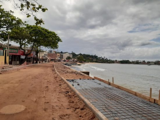 Moradores de Meaípe temem que muro não fique pronto antes do verão em Guarapari