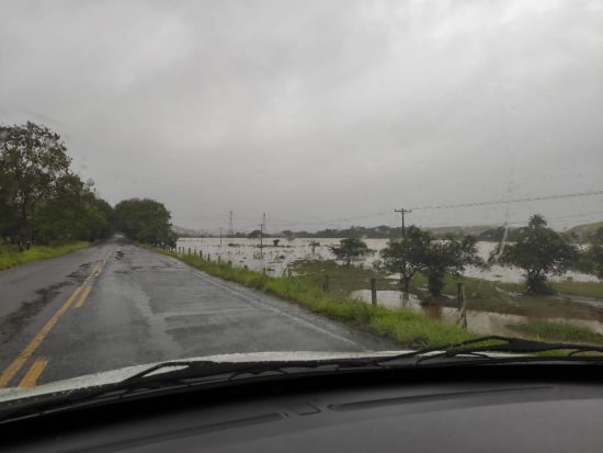 Anchieta chuva nov 19 1 - Chuva: Sobe nível do rio Benevente e localidades ficam alagadas em Anchieta