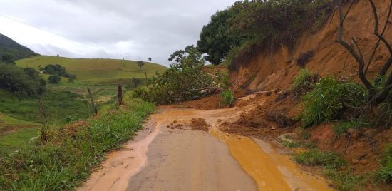 Chuva: Sobe nível do rio Benevente e localidades ficam alagadas em Anchieta 2 Anchieta chuva nov 19 2