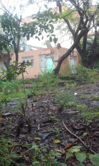 Moradores de Santa Mônica denunciam abandono do antigo Cras no bairro em Guarapari