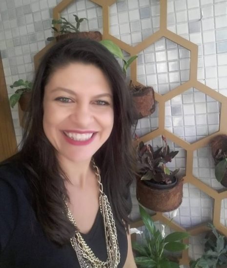 Profissional de Guarapari concorre ao título de “Melhor Dentista do Mundo” 1 Dra. Rianne 2