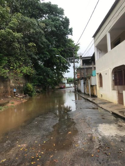 Esgoto Ipiranga - Moradora volta a reclamar dos transtornos causados pelo esgoto a céu aberto no bairro Ipiranga em Guarapari