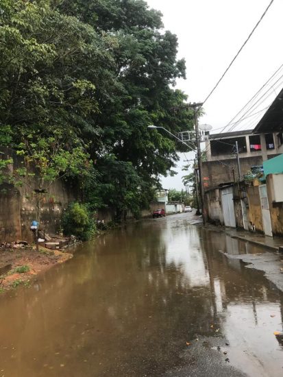 Esgoto Ipiranga1 - Moradora volta a reclamar dos transtornos causados pelo esgoto a céu aberto no bairro Ipiranga em Guarapari