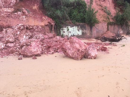 Desabamento de barranco assusta morador de Guarapari 2 WhatsApp Image 2019 11 26 at 16.28.24