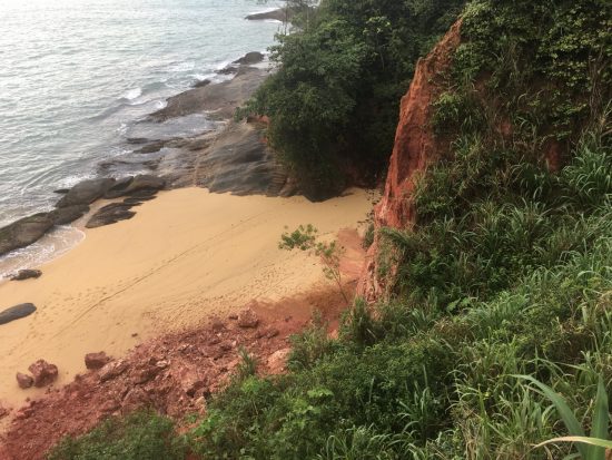 Desabamento de barranco assusta morador de Guarapari 3 WhatsApp Image 2019 11 26 at 18.08.19