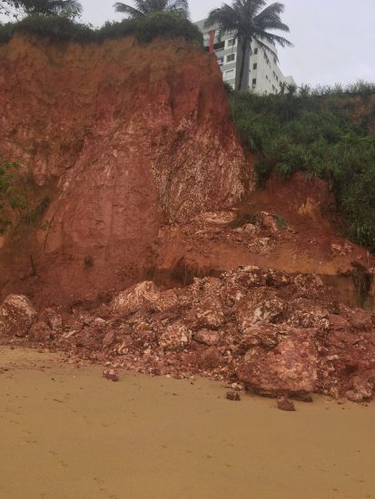 Desabamento de barranco assusta morador de Guarapari 1 WhatsApp Image 2019 11 26 at 18.08.20