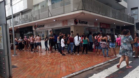 WhatsApp Image 2019 11 29 at 06.55.49 - Moradores de Guarapari acordam cedo para aproveitar a Black Friday