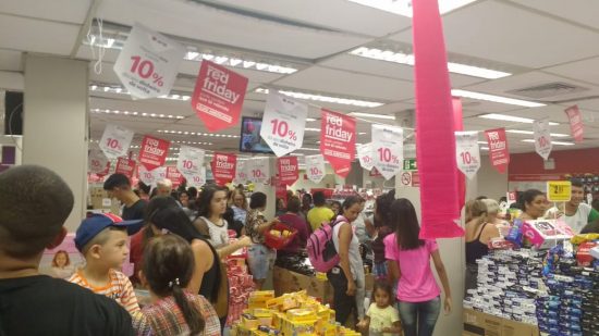 Moradores de Guarapari acordam cedo para aproveitar a Black Friday 1 WhatsApp Image 2019 11 29 at 18.59.53