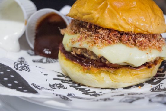 Noite de música encerra o Festival Sabores de Boteco em Anchieta 2 divino burguer