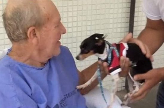 pacientecachorro - Internado, morador de Guarapari recebe visita do cachorro de estimação