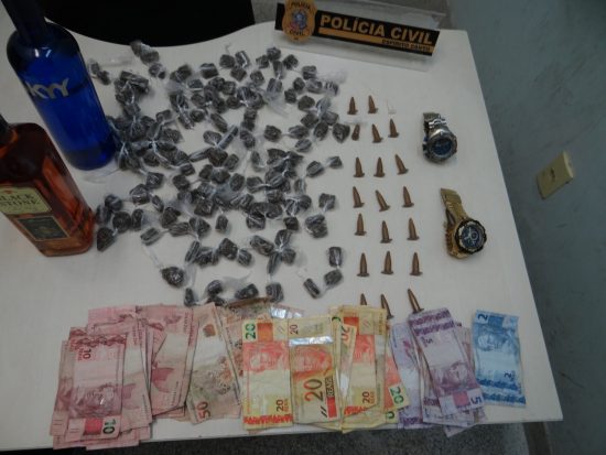 OP Guarapair - Detidas em Guarapari suspeitas de tráfico de drogas no bairro Aeroporto