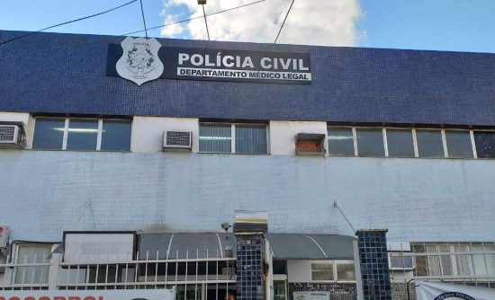 PC - Morre criança atingida por bala perdida na Praia do Morro, em Guarapari