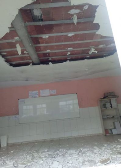 Teto de sala de aula amanhece no chão em escola de Guarapari 1 Teto Marinalva 1