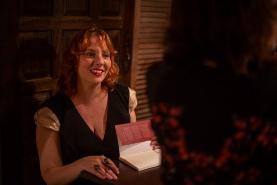 Escritora de Guarapari lança livro sobre empoderamento feminino 1 DSC01255