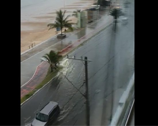 ORLA PRAIA DO MORRO - Guarapari: Moradores reivindicam solução para inundação na Praia do Morro