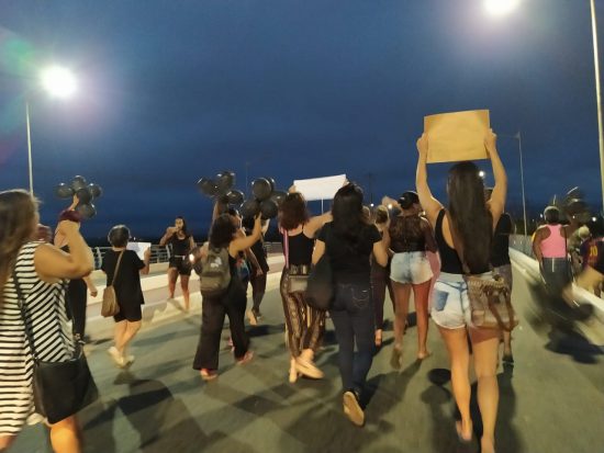 “Nenhuma a menos!”: mulheres se unem contra feminicídios em Guarapari 2 atofeminicidio